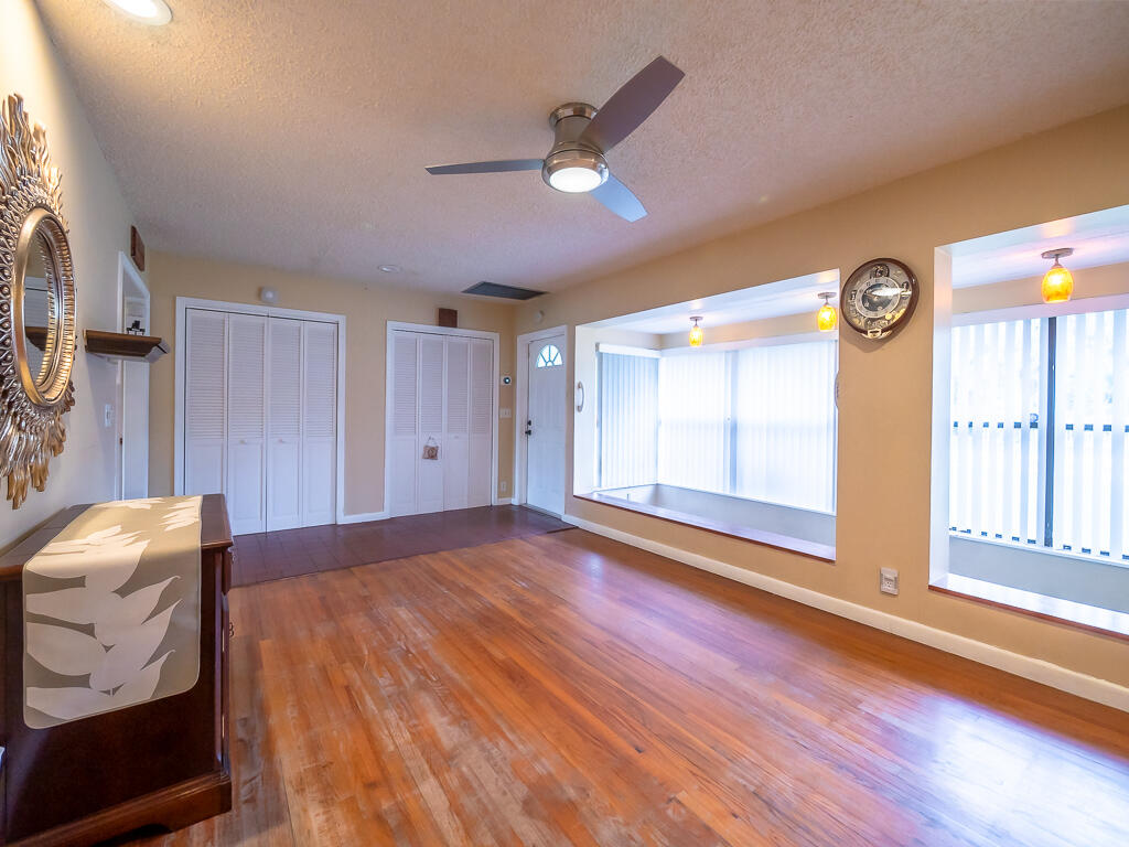 5328 Club Road Haverhill, FL 33415 - Photo 9 of 32 Haverhill House-14