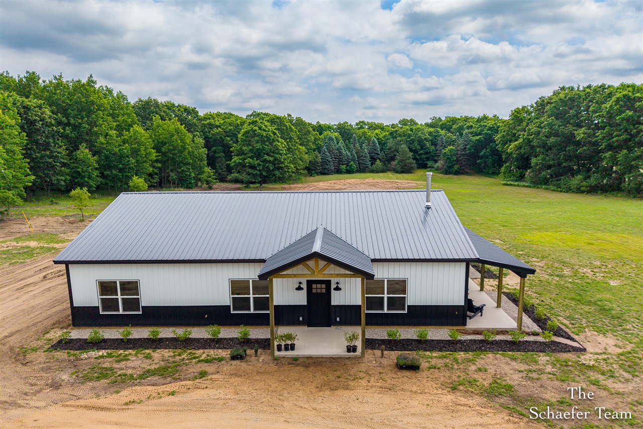5227 Johnson Road Greenville, MI 48838 - Photo 3 of 33