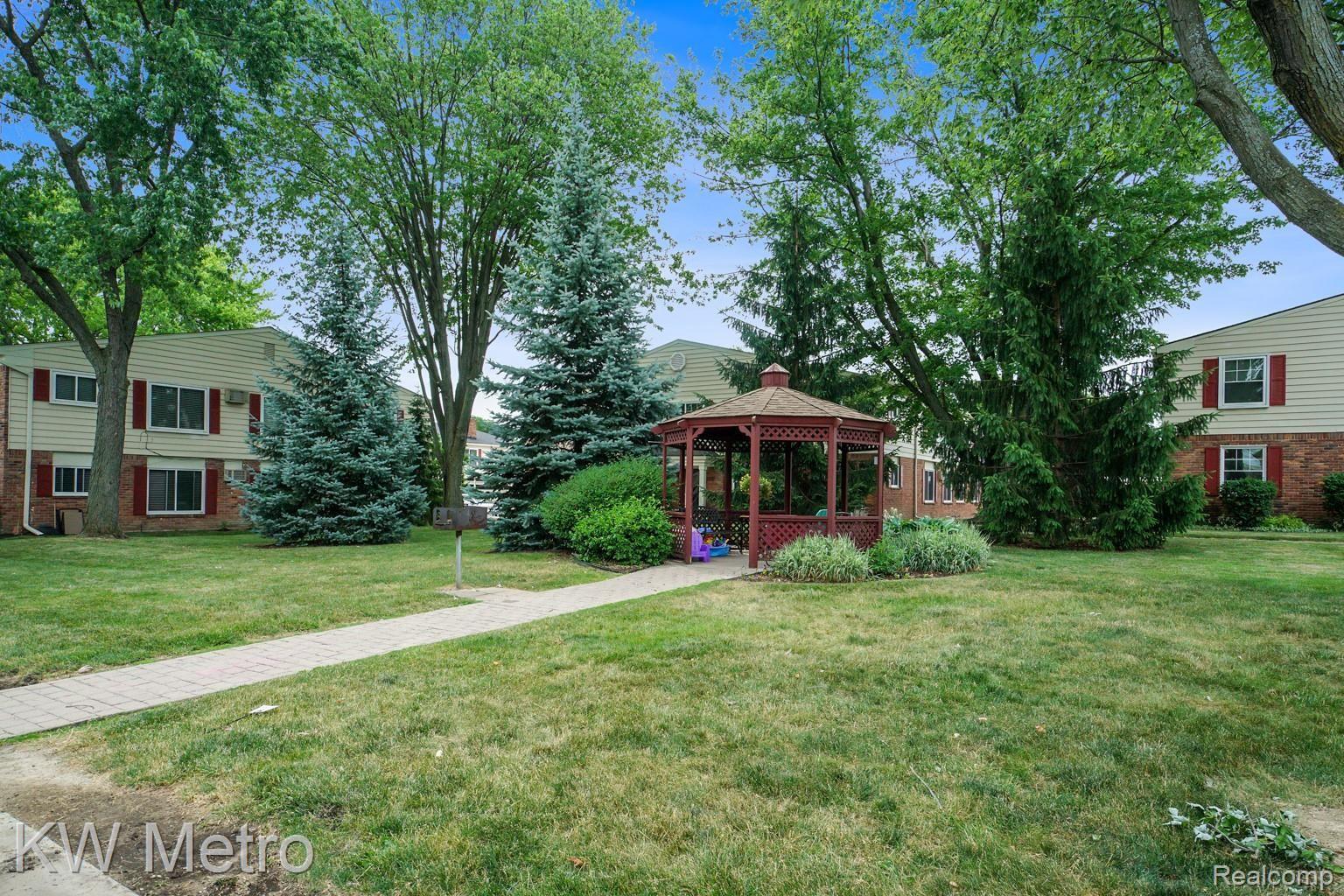 815 West Maple Road Clawson, MI 48017 - Photo 19 of 22 DSC01102.jpg