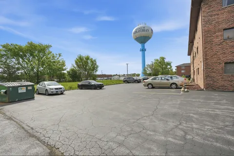 $119,900 | 14457 Lamon Avenue, Unit 2S, Midlothian, IL 60445