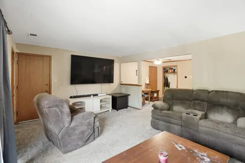 $119,900 | 14457 Lamon Avenue, Unit 2S, Midlothian, IL 60445