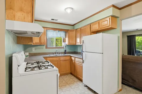 $119,900 | 14457 Lamon Avenue, Unit 2S, Midlothian, IL 60445