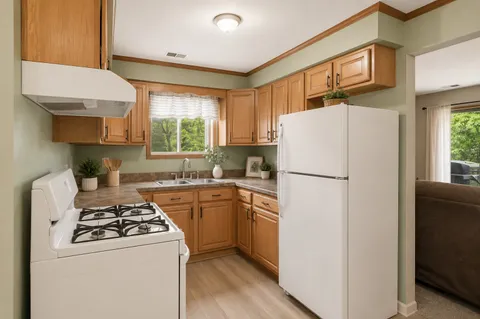 $119,900 | 14457 Lamon Avenue, Unit 2S, Midlothian, IL 60445