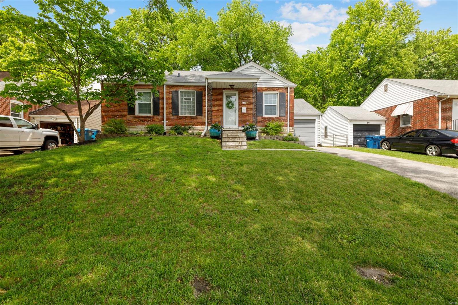 7129 Rhodes Avenue St. Louis, MO 63123 - Photo 3 of 22 Gallery Image 3