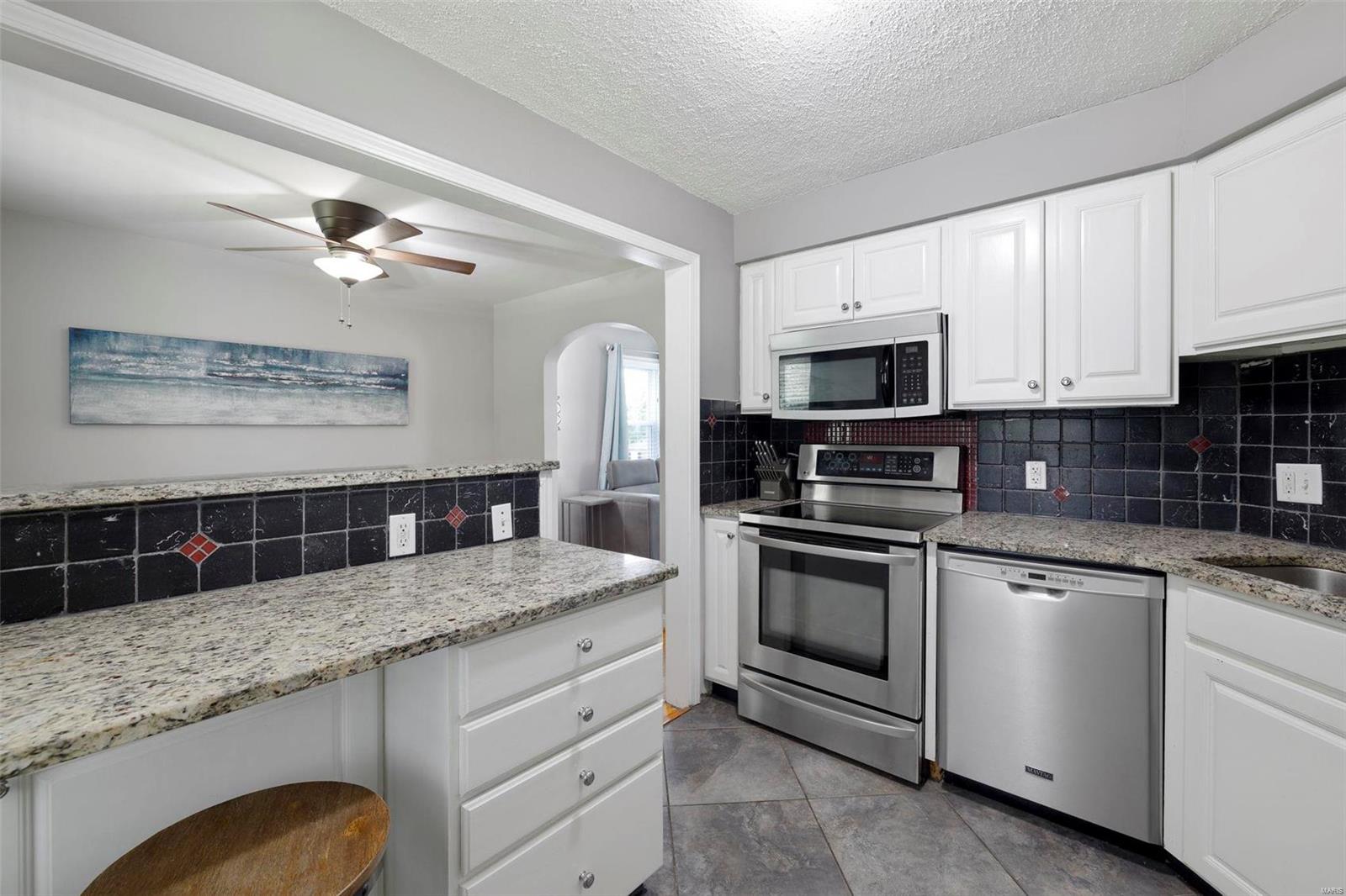 7129 Rhodes Avenue St. Louis, MO 63123 - Photo 4 of 22 Gallery Image 4