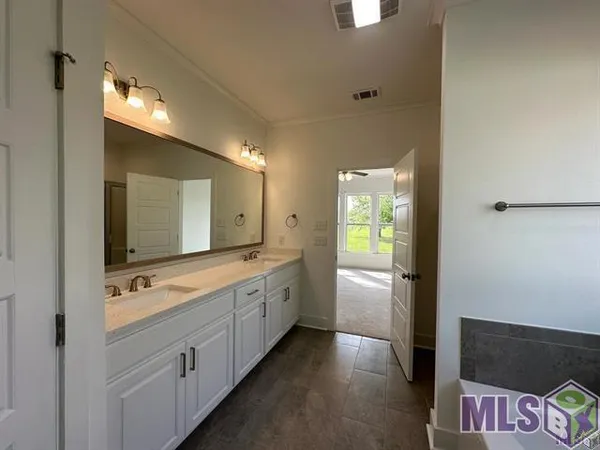 $2,450 | 14059 Cypress Lndg Drive, Gonzales, LA 70737