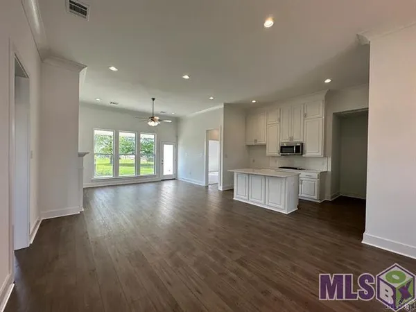 $2,450 | 14059 Cypress Lndg Drive, Gonzales, LA 70737