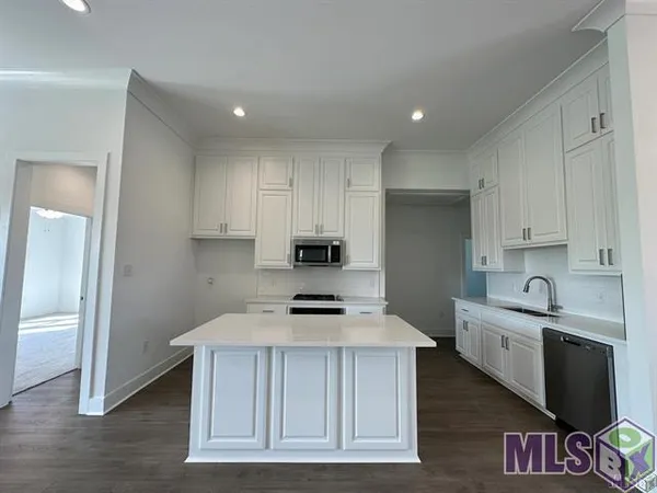 $2,450 | 14059 Cypress Lndg Drive, Gonzales, LA 70737