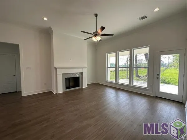 $2,450 | 14059 Cypress Lndg Drive, Gonzales, LA 70737