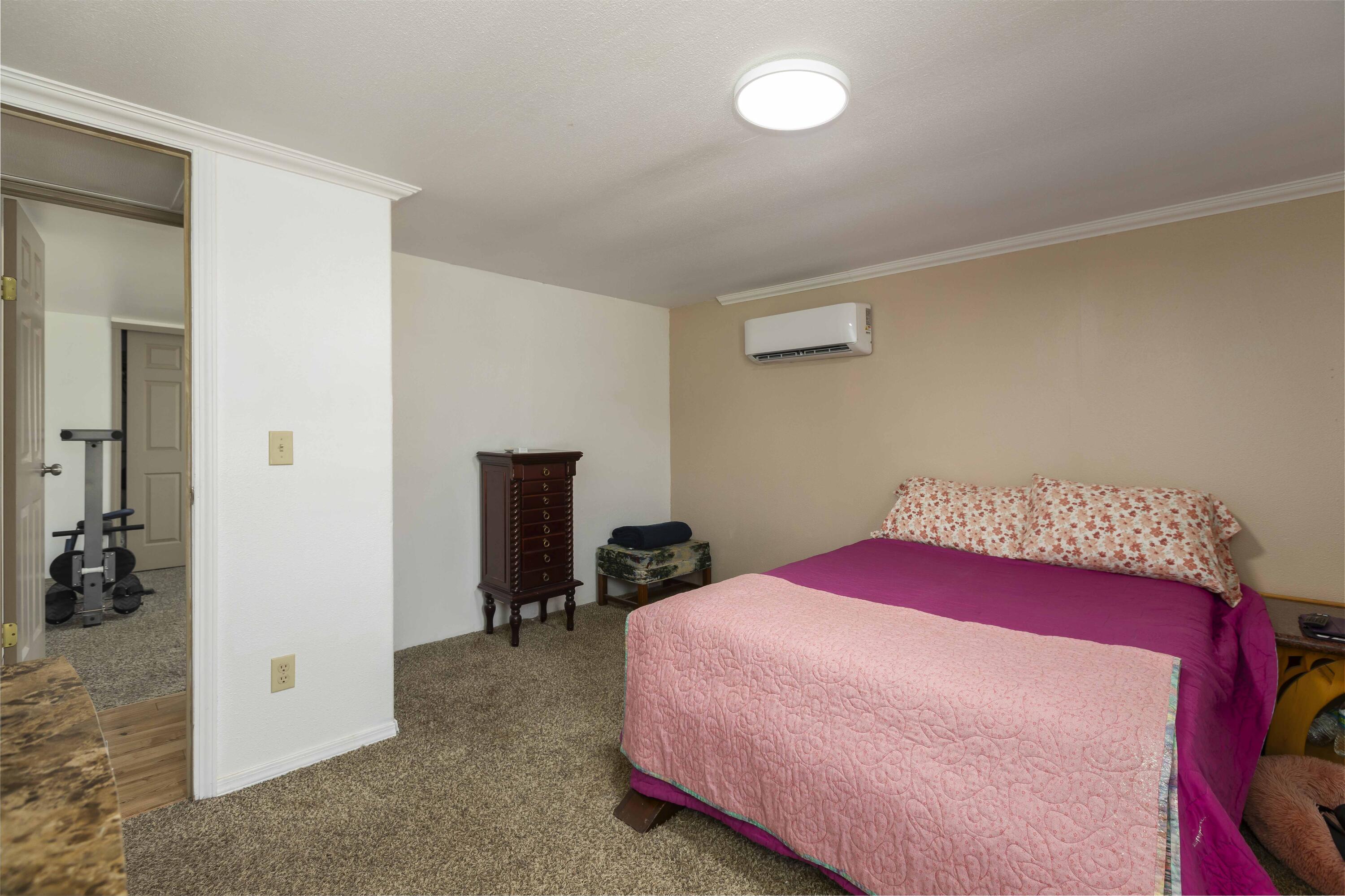 5225 Dodge Road White City, OR 97503 - Photo 25 of 49 a bedroom with a bed and a view of bathroom