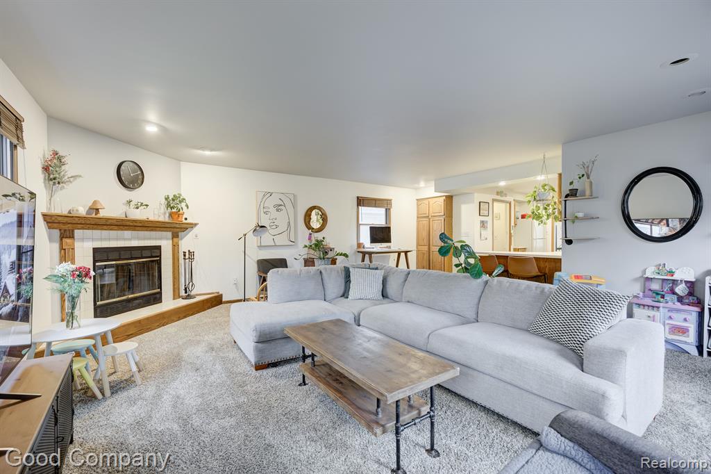 28 Maplefield Road Pleasant Ridge, MI 48069 - Photo 19 of 49