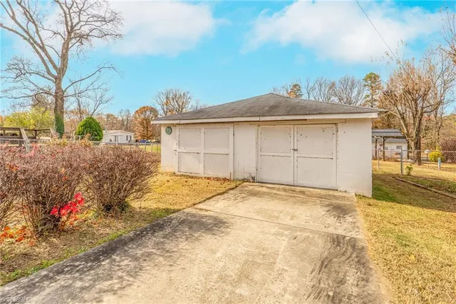 $182,000 | 150 Ave B, Lexington, NC 27292