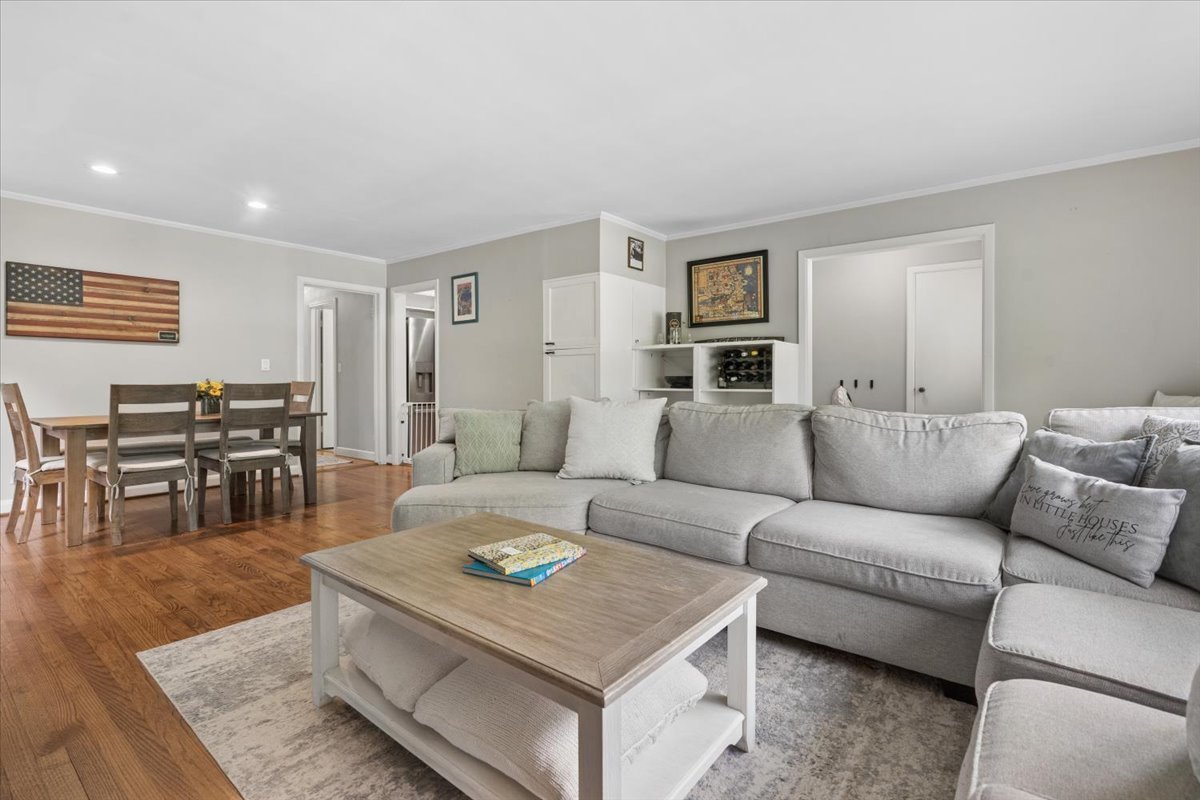 2422 Ridgeway Avenue Evanston, IL 60201 - Photo 5 of 26