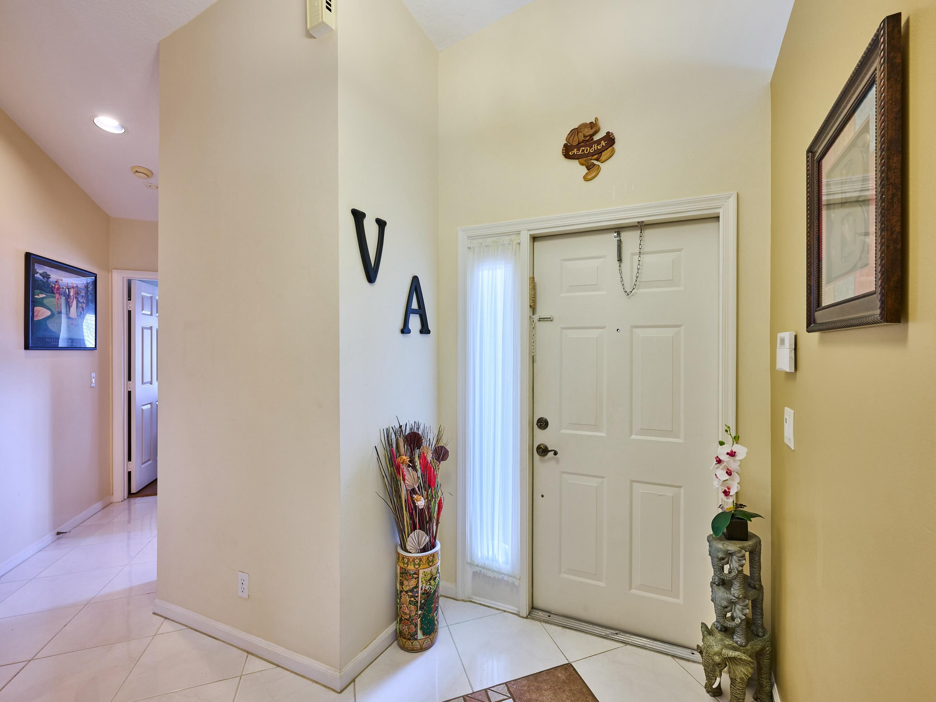 8421 Vía Serena Boca Raton, FL 33433 - Photo 2 of 46 Entry Foyer