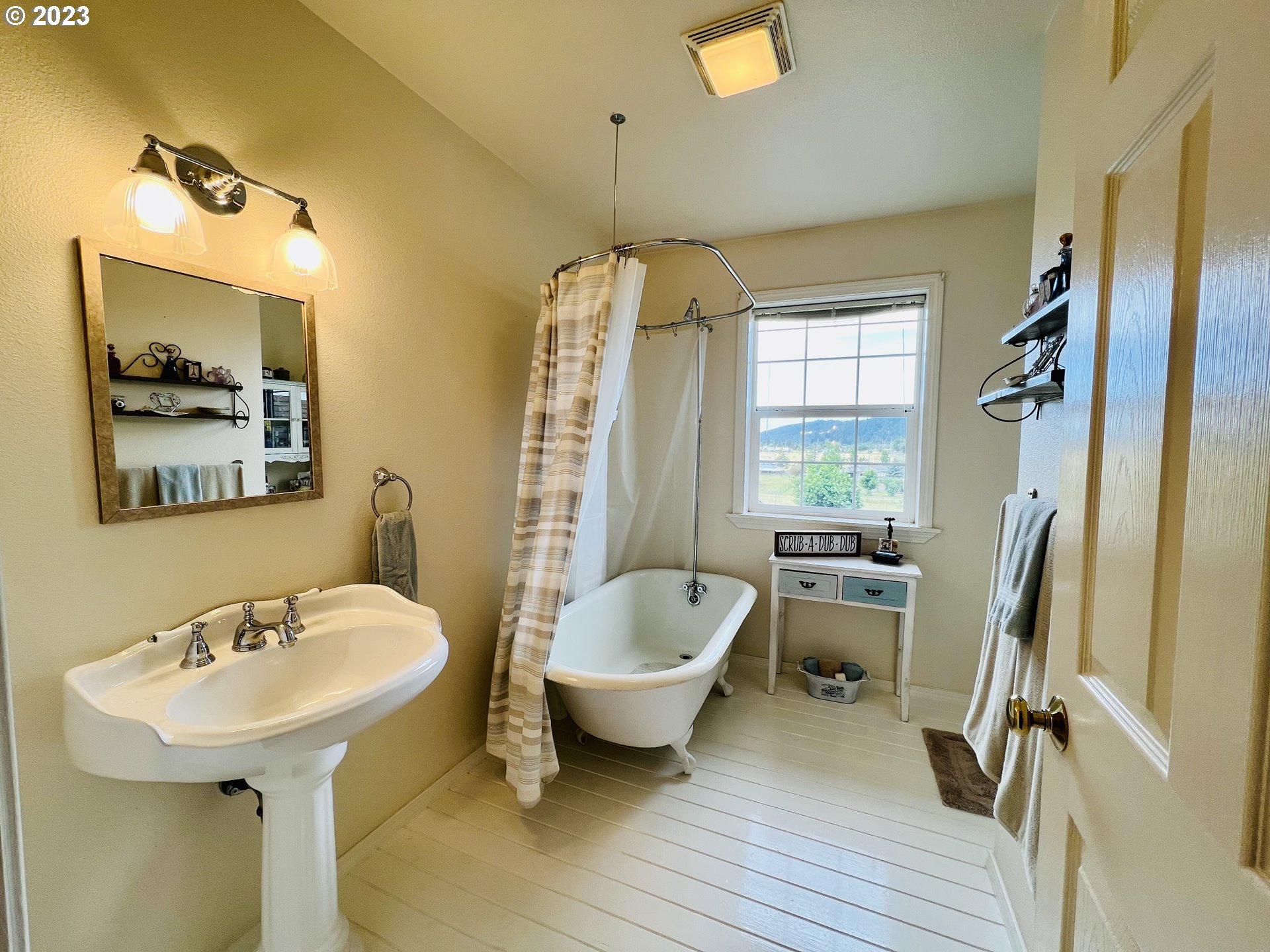 5393 Nonpareil Road Sutherlin, OR 97479 - Photo 26 of 42 a bathroom with a sink toilet and shower