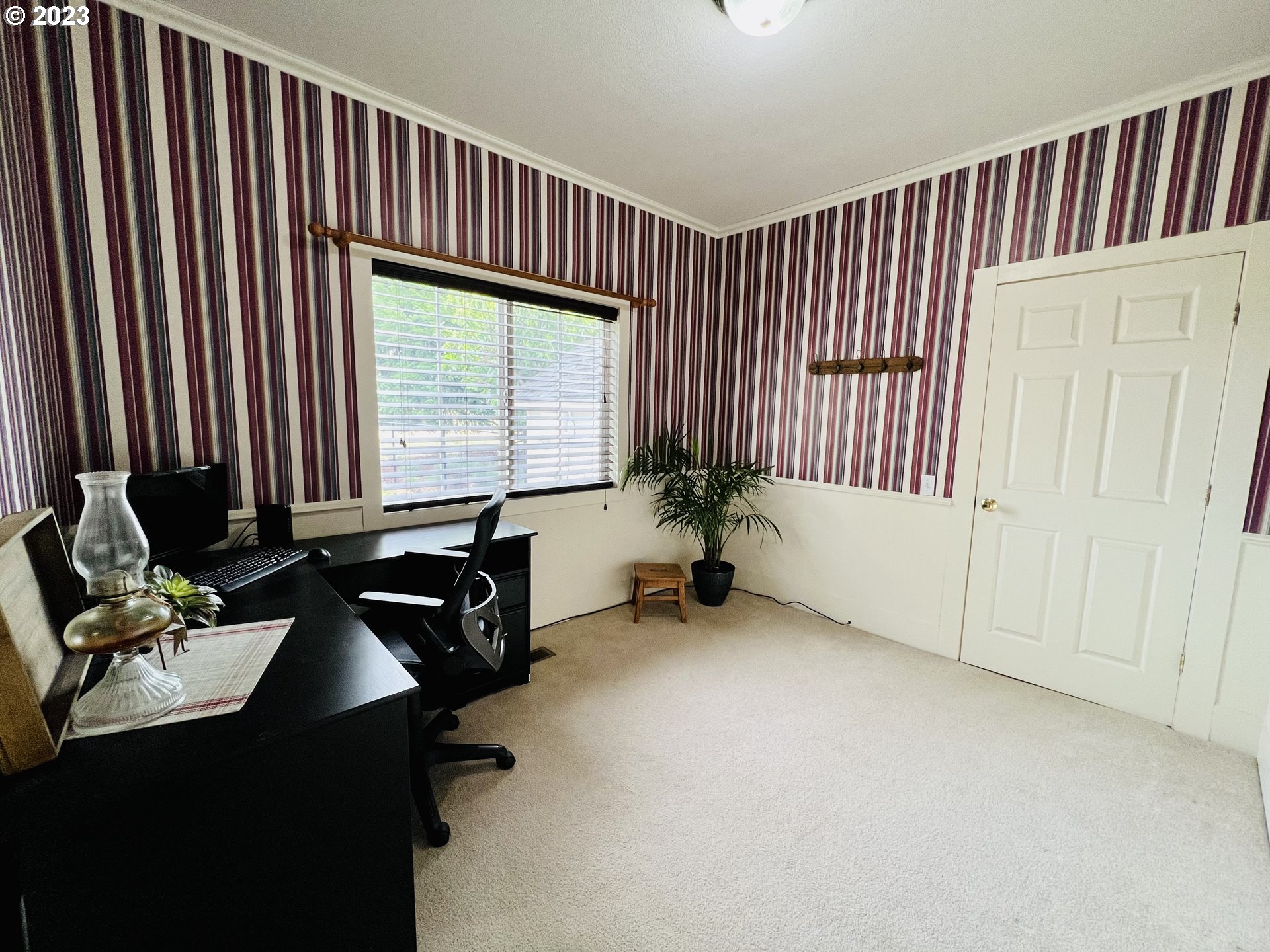 5393 Nonpareil Road Sutherlin, OR 97479 - Photo 28 of 42 an empty room with windows