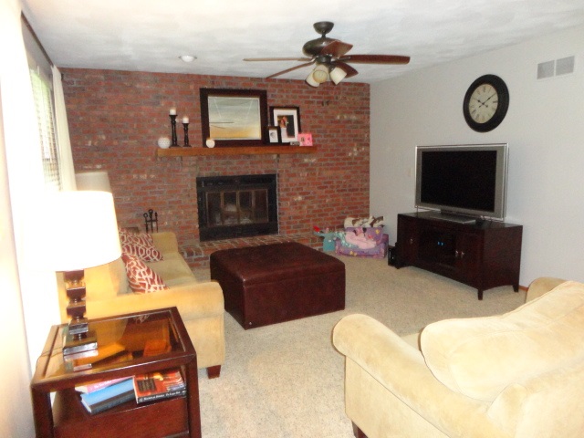 3705 West Chartwell Road Peoria, IL 61614 - Photo 3 of 13 Gallery Image 3