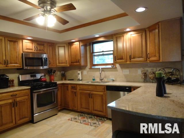 3705 West Chartwell Road Peoria, IL 61614 - Photo 5 of 13 Gallery Image 5