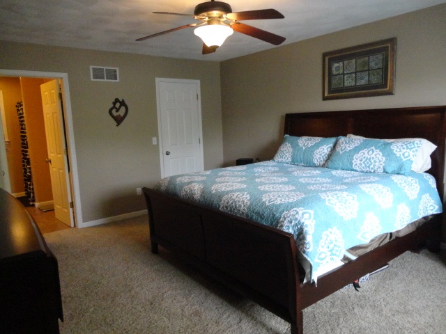 3705 West Chartwell Road Peoria, IL 61614 - Photo 8 of 13 Gallery Image 8