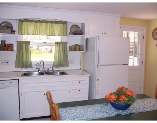 153 Robert Road Holliston, MA 01746 - Photo 16 of 27 Gallery Image 16