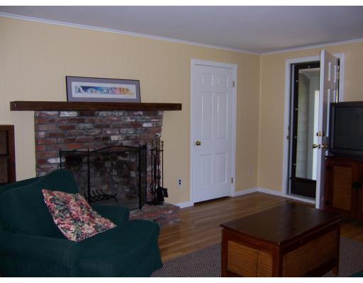 153 Robert Road Holliston, MA 01746 - Photo 17 of 27 Gallery Image 17