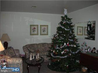 96 Stonegate Road Quakertown, PA 18951 - Photo 8 of 10 Living Room