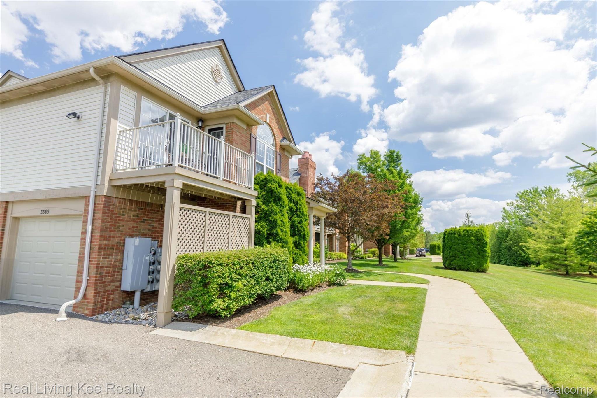 3569 Oakmonte Boulevard Rochester, MI 48306 - Photo 2 of 26 3569 Oakmonte-1.jpg