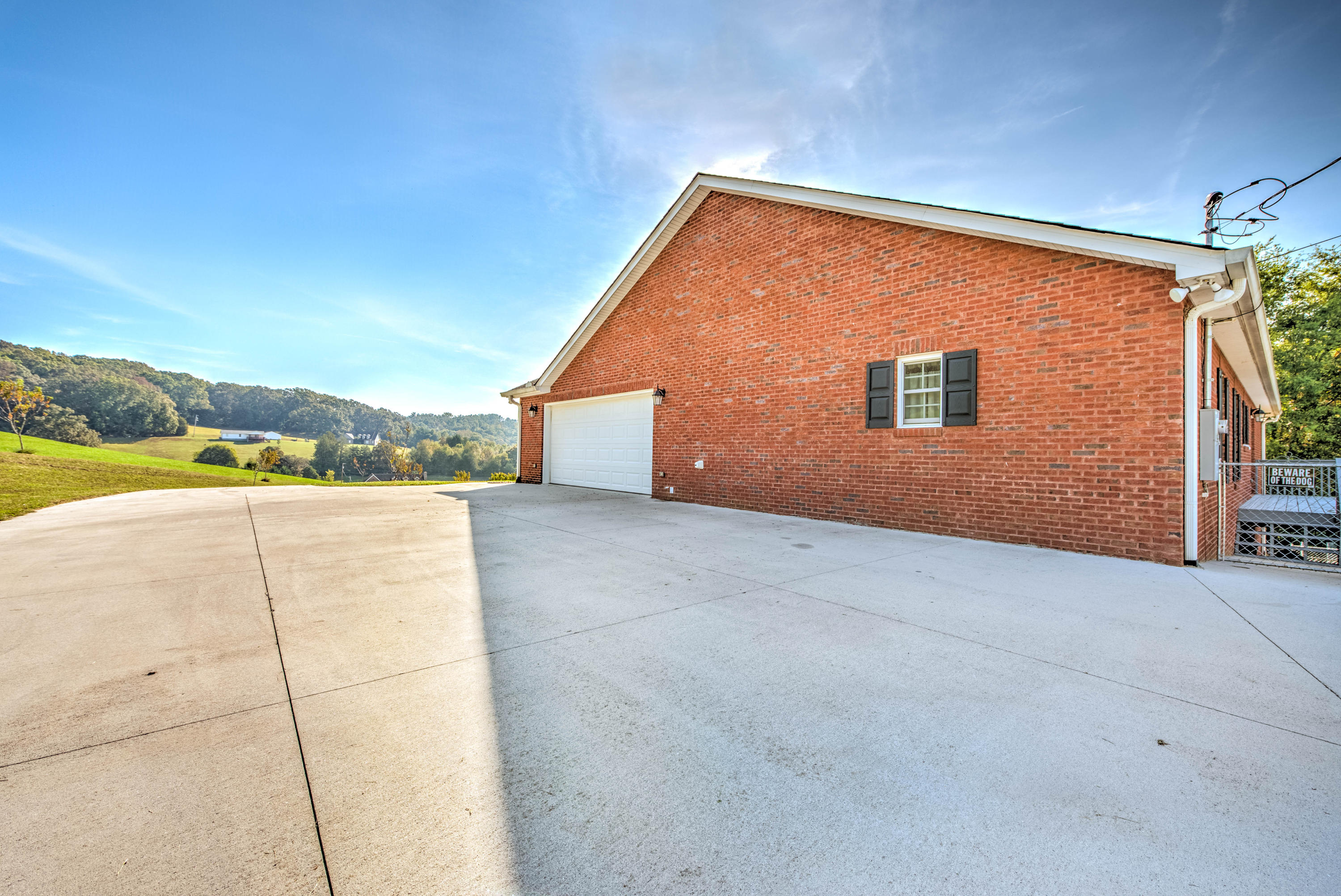 513 Laurel Road Clinton, TN 37716 - Photo 5 of 38 Side View