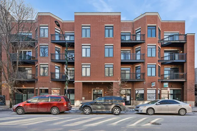 $650,000 | 1890 North Milwaukee Avenue, Unit 3D, Chicago, IL 60647