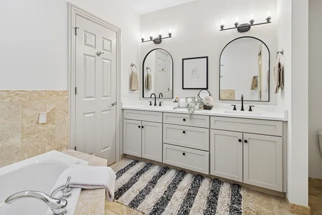 $650,000 | 1890 North Milwaukee Avenue, Unit 3D, Chicago, IL 60647