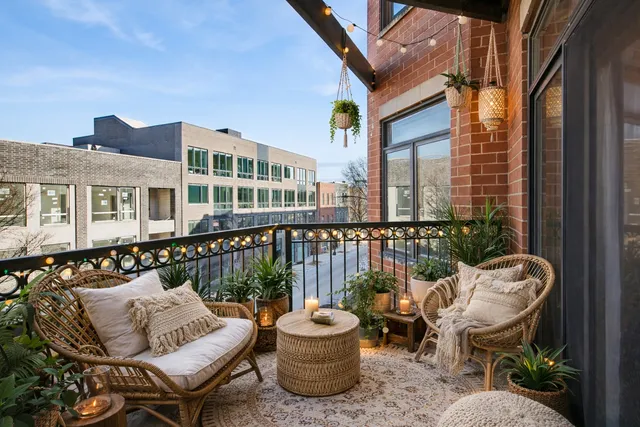 $650,000 | 1890 North Milwaukee Avenue, Unit 3D, Chicago, IL 60647