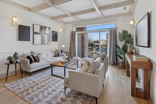 $650,000 | 1890 North Milwaukee Avenue, Unit 3D, Chicago, IL 60647