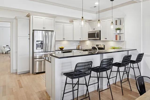 $650,000 | 1890 North Milwaukee Avenue, Unit 3D, Chicago, IL 60647