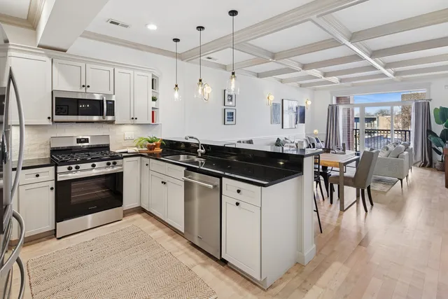 $650,000 | 1890 North Milwaukee Avenue, Unit 3D, Chicago, IL 60647