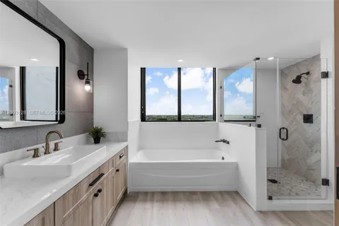 $825,000 | 1300 Ponce De Leon, Unit 815, Coral Gables, FL 33134