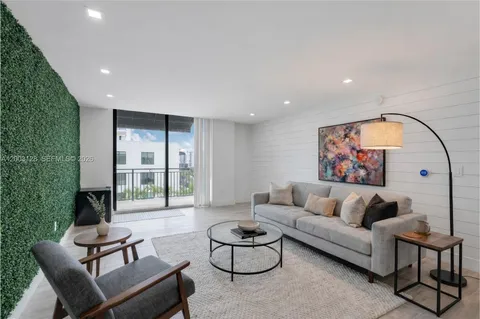 $825,000 | 1300 Ponce De Leon, Unit 815, Coral Gables, FL 33134