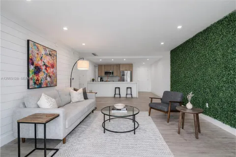 $825,000 | 1300 Ponce De Leon, Unit 815, Coral Gables, FL 33134