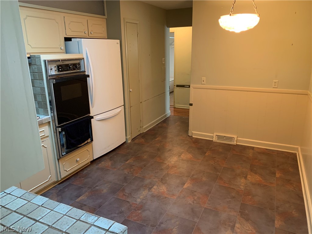 6345 Fairhaven Road Cleveland, OH 44124 - Photo 7 of 25