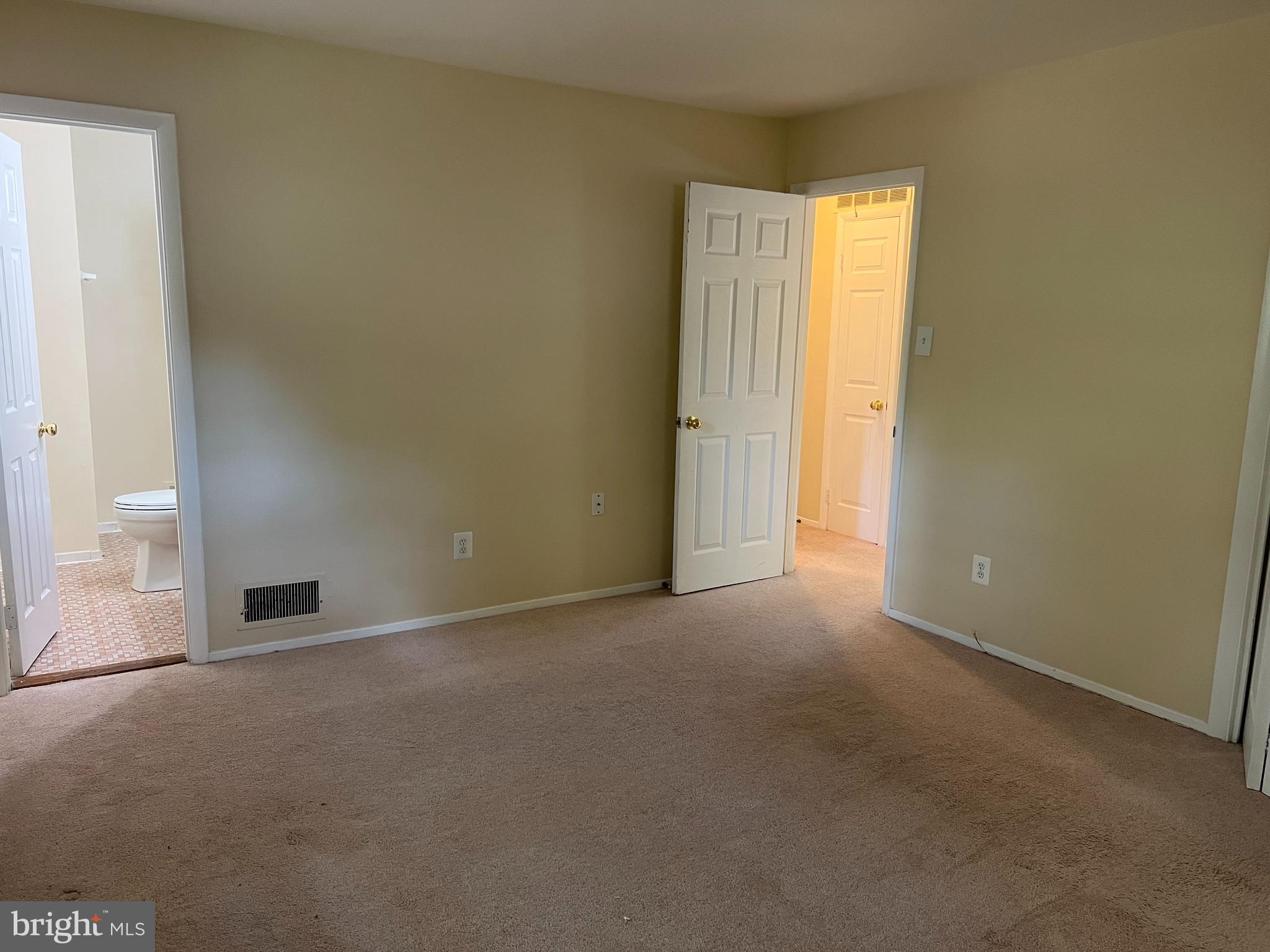 5626 Heming Avenue Springfield, VA 22151 - Photo 23 of 53 an empty room with windows