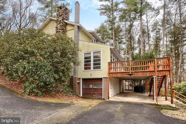 a view of a backyard of the house