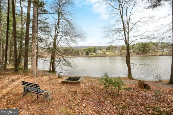 $389,900 | 92 Shoreline Drive, Pine Grove, PA 17963