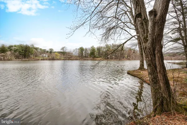 $389,900 | 92 Shoreline Drive, Pine Grove, PA 17963