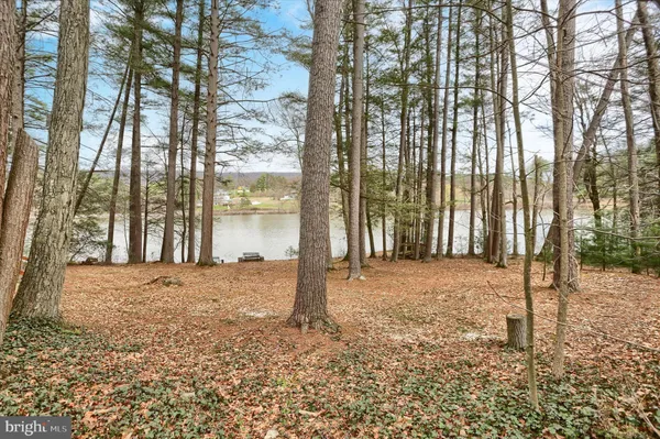 $389,900 | 92 Shoreline Drive, Pine Grove, PA 17963