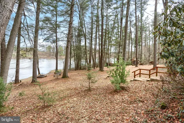 $389,900 | 92 Shoreline Drive, Pine Grove, PA 17963