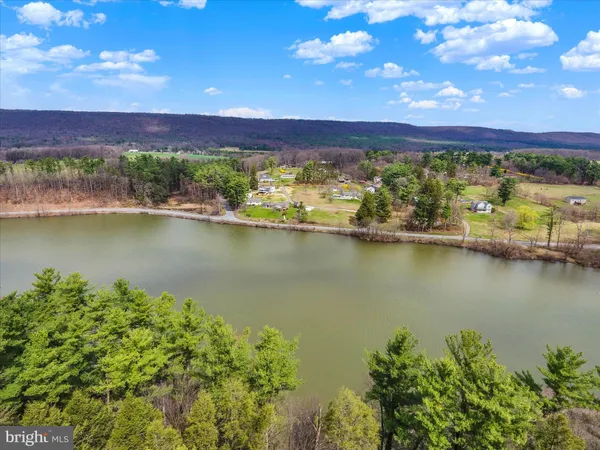 $389,900 | 92 Shoreline Drive, Pine Grove, PA 17963