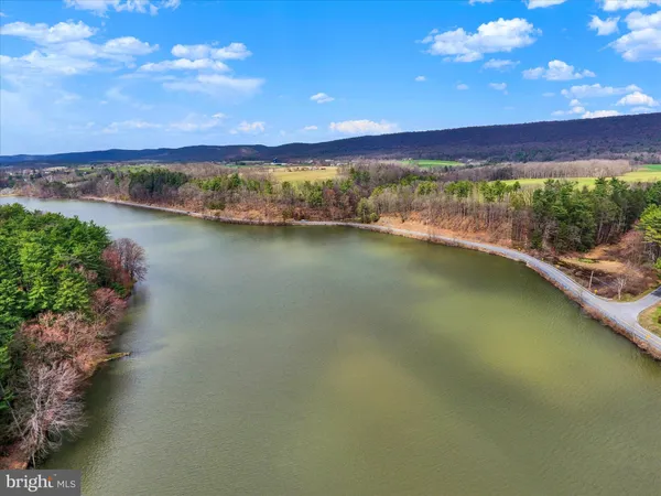 $389,900 | 92 Shoreline Drive, Pine Grove, PA 17963