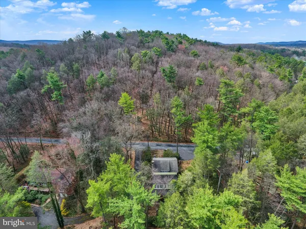 $389,900 | 92 Shoreline Drive, Pine Grove, PA 17963