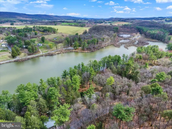 $389,900 | 92 Shoreline Drive, Pine Grove, PA 17963