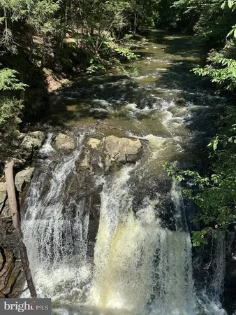 $389,900 | 92 Shoreline Drive, Pine Grove, PA 17963