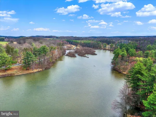 $389,900 | 92 Shoreline Drive, Pine Grove, PA 17963